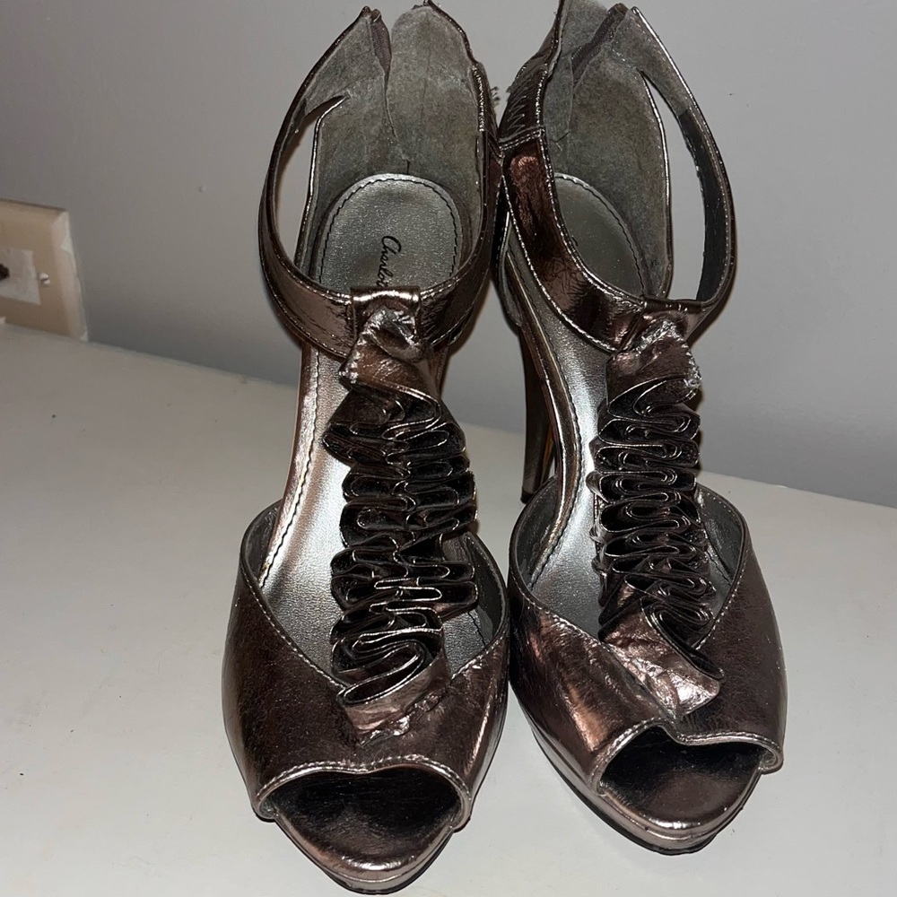 Chic Silver Peep-Toe Heels